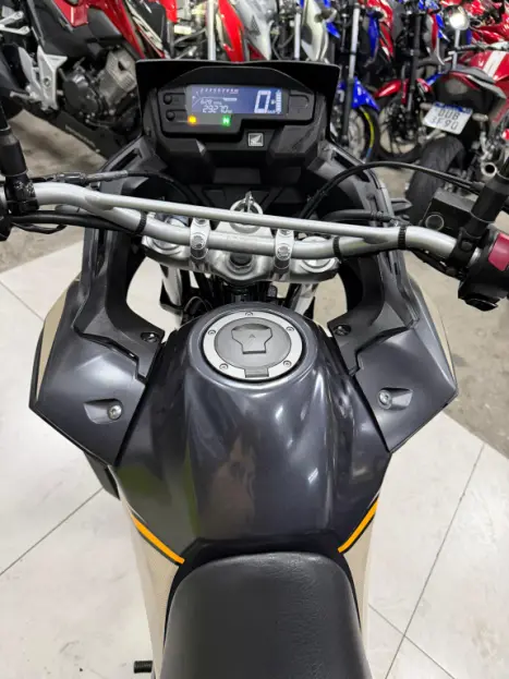 HONDA XRE 300 ADVENTURE, Foto 16