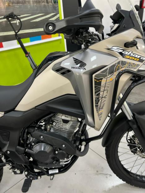 HONDA XRE 300 Sahara ADVENTURE, Foto 2