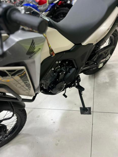 HONDA XRE 300 Sahara ADVENTURE, Foto 2