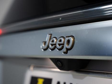 JEEP Commander 2.0 16V 4P TD380 OVERLAND 4X4 TURBO DIESEL AUTOM�TICO AT9, Foto 7