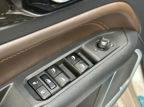 JEEP Commander 2.0 16V 4P TD380 OVERLAND 4X4 TURBO DIESEL AUTOM�TICO AT9, Foto 23