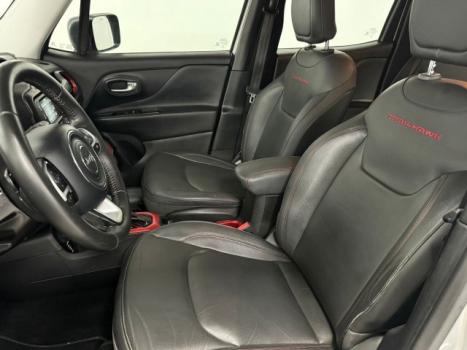 JEEP Renegade 2.0 16V 4P TURBO DIESEL TRAILHAWK 4X4 AUTOMÁTICO, Foto 5 JEEP Renegade 2.0 16V 4P TURBO DIESEL TRAILHAWK 4X4 AUTOMÁTICO, Foto 5