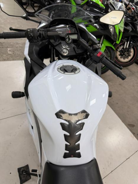 KAWASAKI Ninja 300 , Foto 3