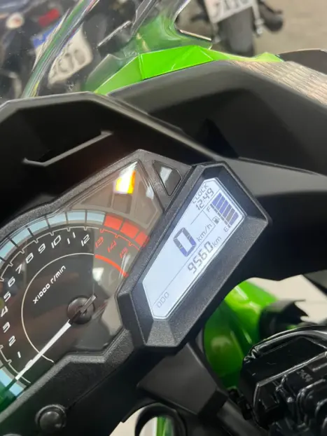 KAWASAKI Ninja 300 ABS, Foto 11