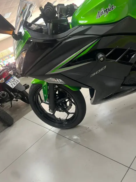 KAWASAKI Ninja 300 ABS, Foto 12