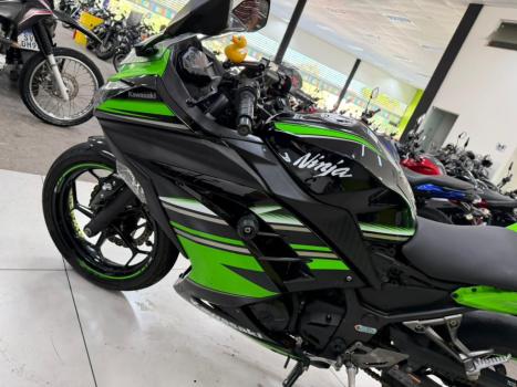 KAWASAKI Ninja 300 ABS, Foto 8