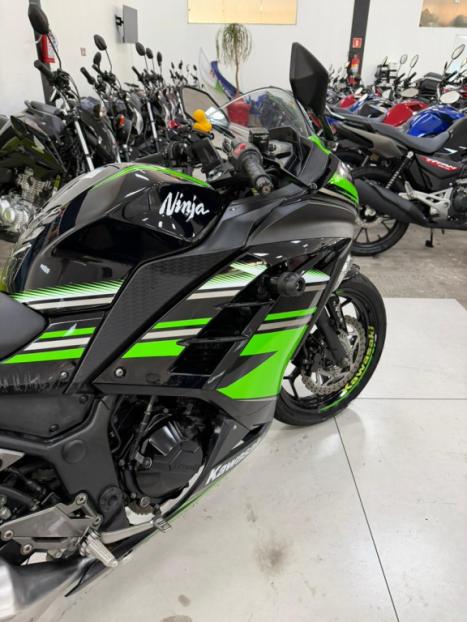 KAWASAKI Ninja 300 ABS, Foto 9