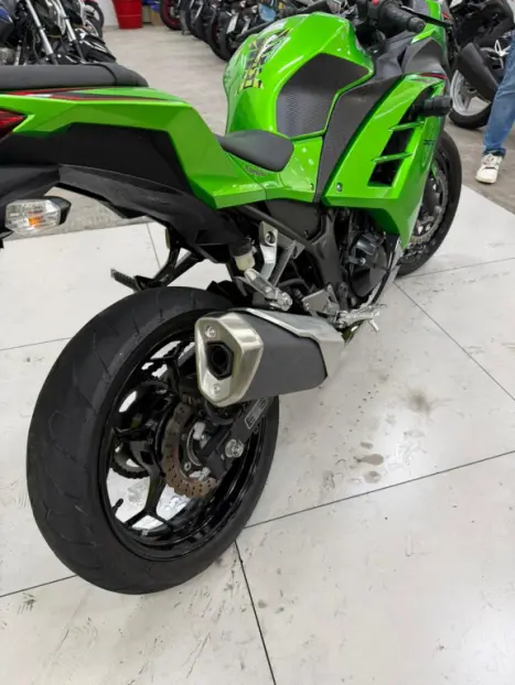 KAWASAKI Ninja 300 ABS, Foto 5