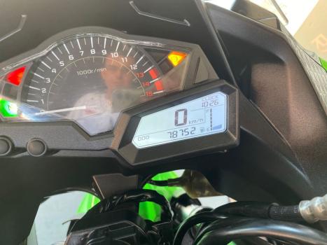 KAWASAKI Ninja 300 ABS, Foto 10