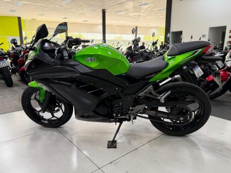 KAWASAKI Ninja 300 ABS, Foto 2