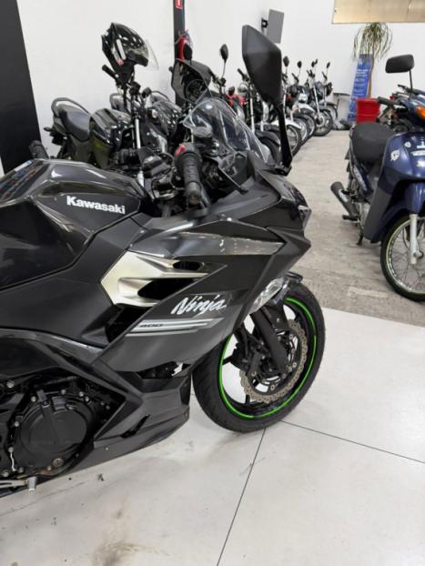 KAWASAKI Ninja 400 , Foto 2