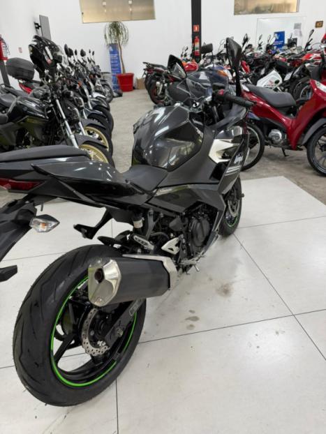 KAWASAKI Ninja 400 , Foto 3