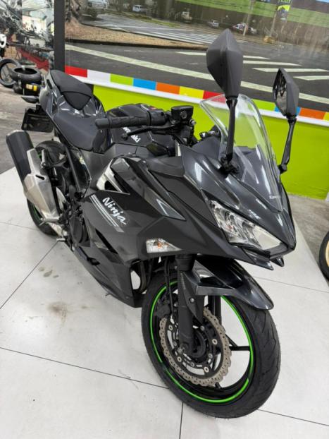 KAWASAKI Ninja 400 , Foto 12