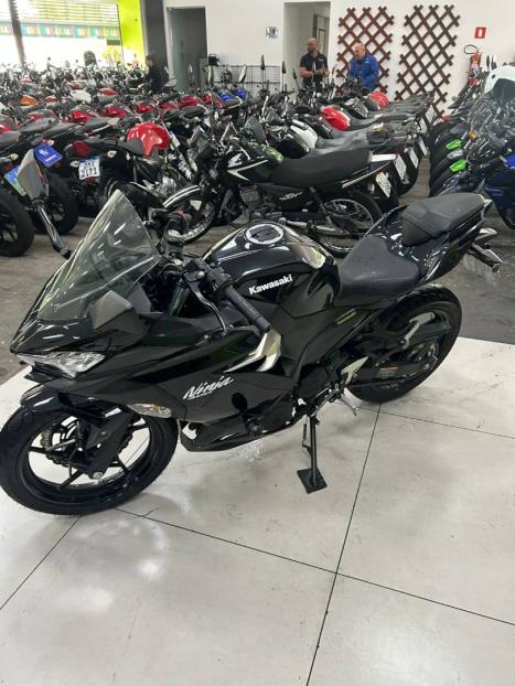 KAWASAKI Ninja 400 , Foto 2