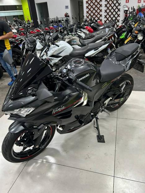 KAWASAKI Ninja 400 , Foto 2