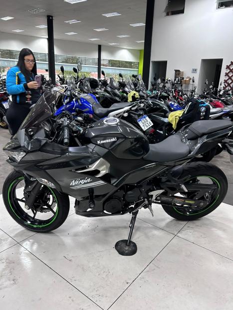 KAWASAKI Ninja 400 , Foto 2
