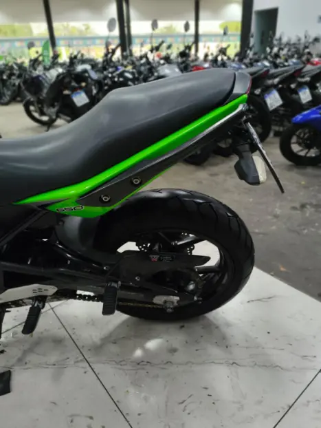 KAWASAKI Ninja 650 R, Foto 8
