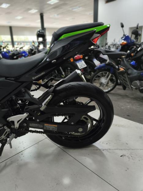 KAWASAKI Z 400 ABS, Foto 6