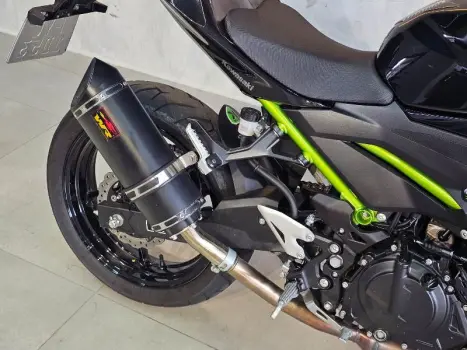KAWASAKI Z 400 ABS, Foto 4