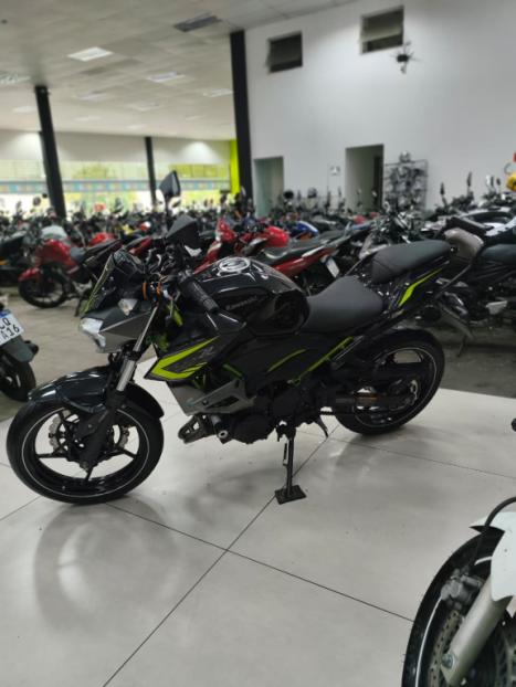 KAWASAKI Z 400 ABS, Foto 6