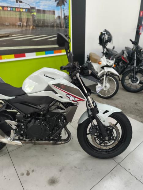 KAWASAKI Z 400 ABS, Foto 3