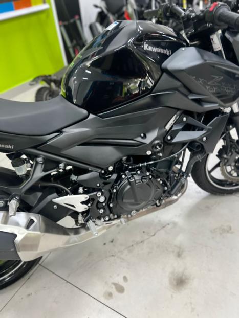 KAWASAKI Z 400 ABS, Foto 3