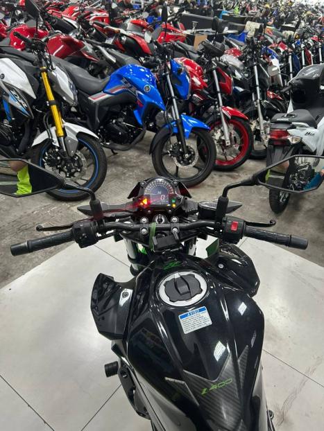 KAWASAKI Z 400 ABS, Foto 4