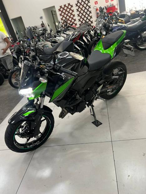 KAWASAKI Z 400 ABS, Foto 2