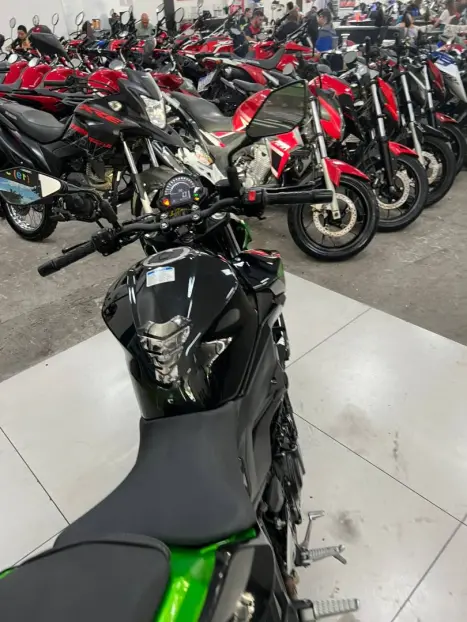 KAWASAKI Z 400 ABS, Foto 10
