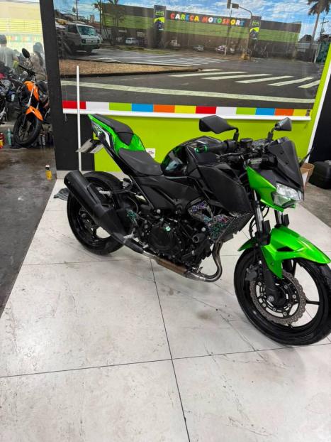KAWASAKI Z 400 ABS, Foto 3