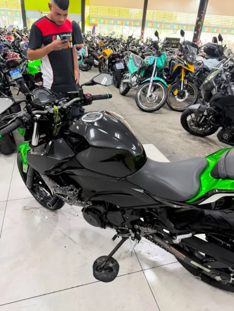 KAWASAKI Z 400 ABS, Foto 9