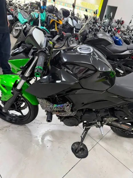 KAWASAKI Z 400 ABS, Foto 10