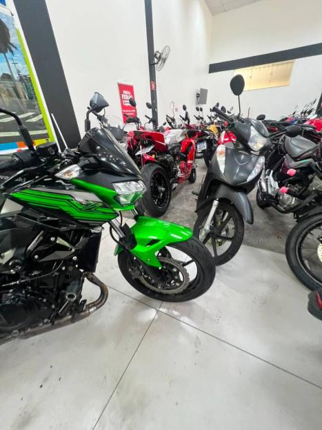 KAWASAKI Z 400 ABS, Foto 8