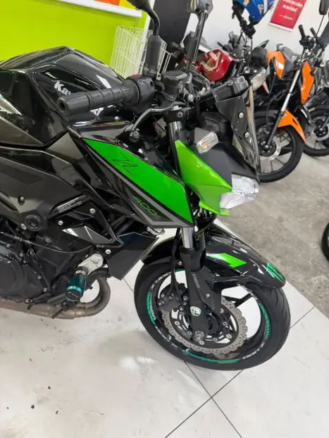 KAWASAKI Z 400 ABS, Foto 3