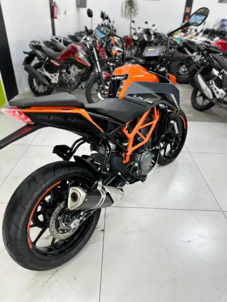 KTM 390 Duke , Foto 3