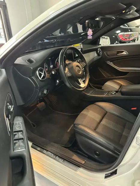 MERCEDES-BENZ CLA 200 1.6 16V 4P CGI 7-G TRONIC DCT AUTOMTICO, Foto 11