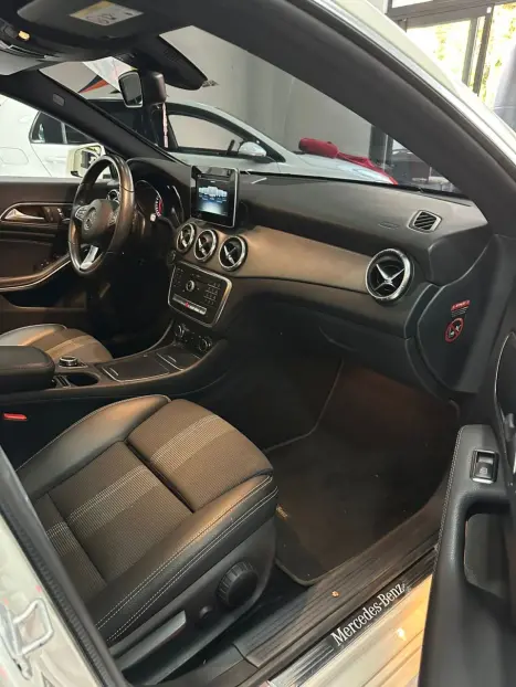 MERCEDES-BENZ CLA 200 1.6 16V 4P CGI 7-G TRONIC DCT AUTOMTICO, Foto 12