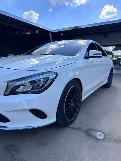 MERCEDES-BENZ CLA 200 1.6 16V 4P CGI 7-G TRONIC AUTOM�TICO DCT, Foto 4