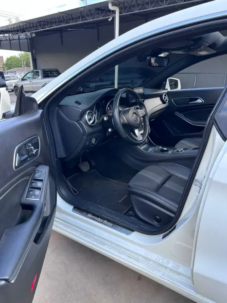 MERCEDES-BENZ CLA 200 1.6 16V 4P CGI 7-G TRONIC AUTOM�TICO DCT, Foto 12