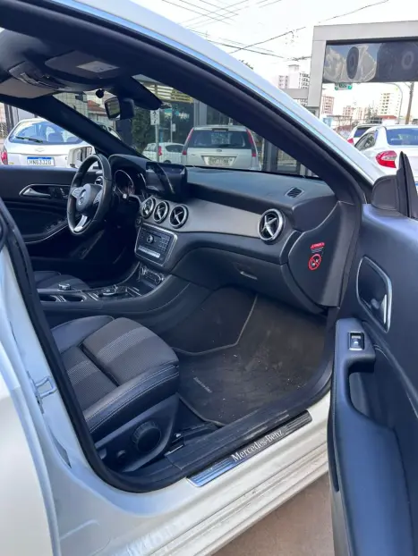 MERCEDES-BENZ CLA 200 1.6 16V 4P CGI 7-G TRONIC AUTOM�TICO DCT, Foto 13