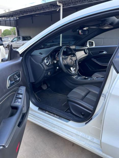 MERCEDES-BENZ CLA 200 1.6 16V 4P CGI 7-G TRONIC AUTOM�TICO DCT, Foto 12