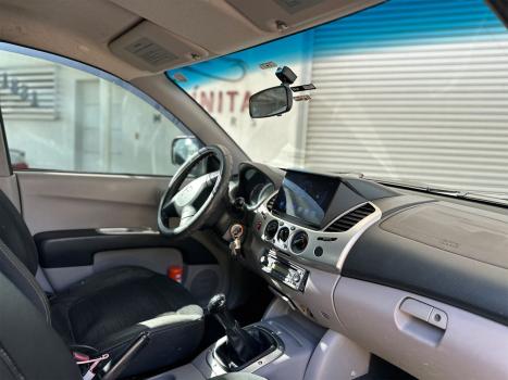 MITSUBISHI L 200 Triton 2.4 16V FLEX HLS CABINE DUPLA, Foto 5