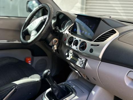 MITSUBISHI L 200 Triton 2.4 16V FLEX HLS CABINE DUPLA, Foto 8