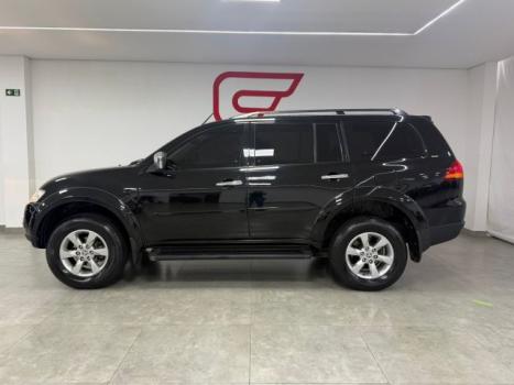 MITSUBISHI Pajero Dakar 3.5 V6 24V 4P HPE FLEX 4X4 7 LUGARES AUTOMÁTICO, Foto 4 MITSUBISHI Pajero Dakar 3.5 V6 24V 4P HPE FLEX 4X4 7 LUGARES AUTOMÁTICO, Foto 4