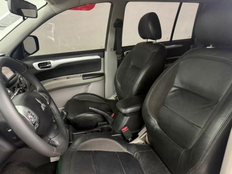 MITSUBISHI Pajero Dakar 3.5 V6 24V 4P HPE FLEX 4X4 7 LUGARES AUTOMÁTICO, Foto 5 MITSUBISHI Pajero Dakar 3.5 V6 24V 4P HPE FLEX 4X4 7 LUGARES AUTOMÁTICO, Foto 5