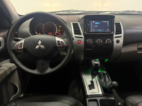 MITSUBISHI Pajero Dakar 3.5 V6 24V 4P HPE FLEX 4X4 7 LUGARES AUTOMÁTICO, Foto 7 MITSUBISHI Pajero Dakar 3.5 V6 24V 4P HPE FLEX 4X4 7 LUGARES AUTOMÁTICO, Foto 7