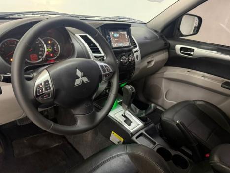 MITSUBISHI Pajero Dakar 3.5 V6 24V 4P HPE FLEX 4X4 7 LUGARES AUTOMÁTICO, Foto 8 MITSUBISHI Pajero Dakar 3.5 V6 24V 4P HPE FLEX 4X4 7 LUGARES AUTOMÁTICO, Foto 8