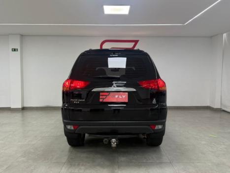 MITSUBISHI Pajero Dakar 3.5 V6 24V 4P HPE FLEX 4X4 7 LUGARES AUTOMÁTICO, Foto 16 MITSUBISHI Pajero Dakar 3.5 V6 24V 4P HPE FLEX 4X4 7 LUGARES AUTOMÁTICO, Foto 16