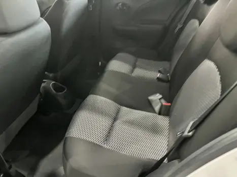 NISSAN March 1.0 16V 4P S FLEX, Foto 6