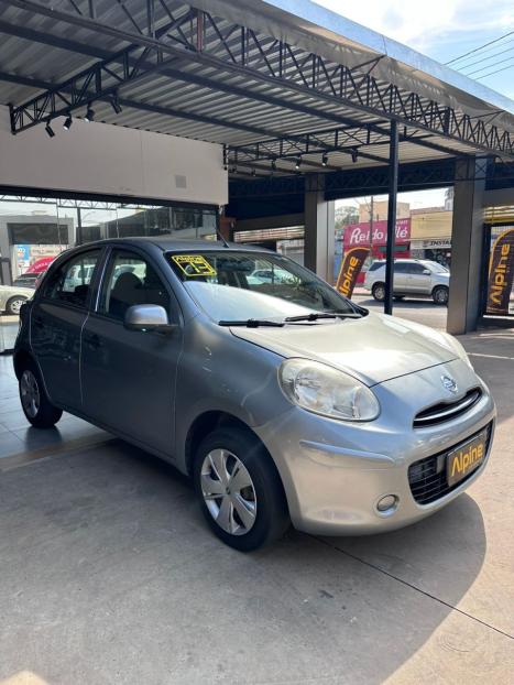 NISSAN March 1.0 16V 4P S FLEX, Foto 2